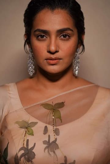 Parvathy Thiruvothu_poster
