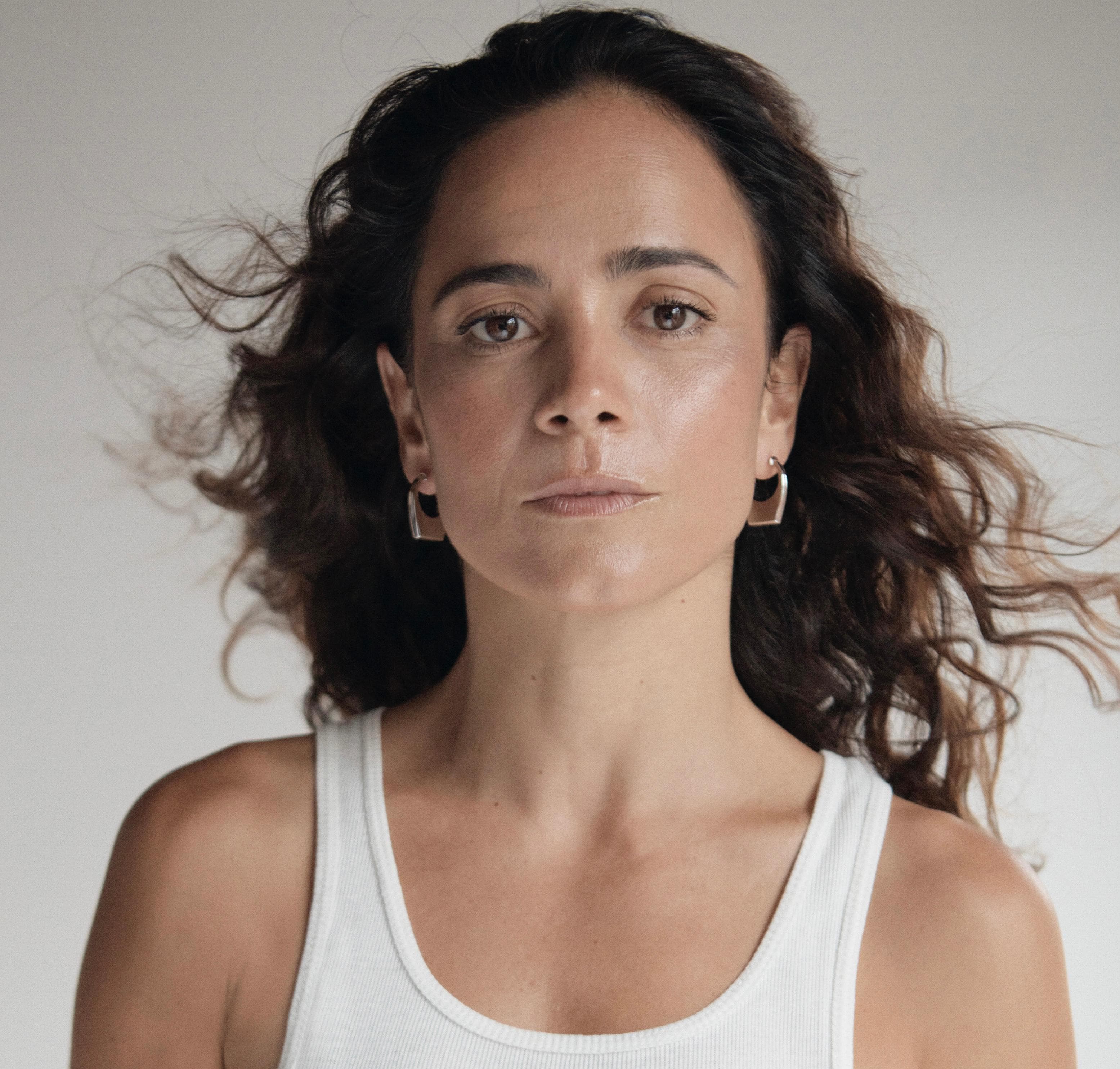 Alice Braga_poster