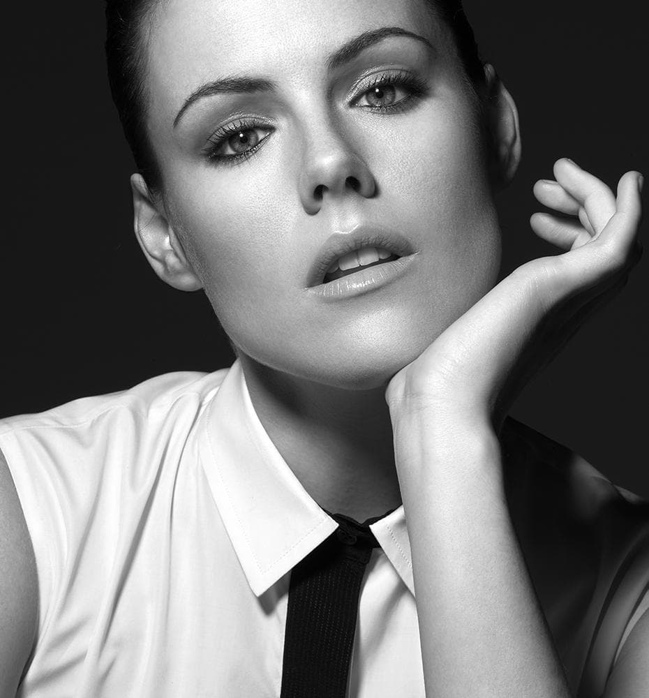 Kathleen Robertson_poster